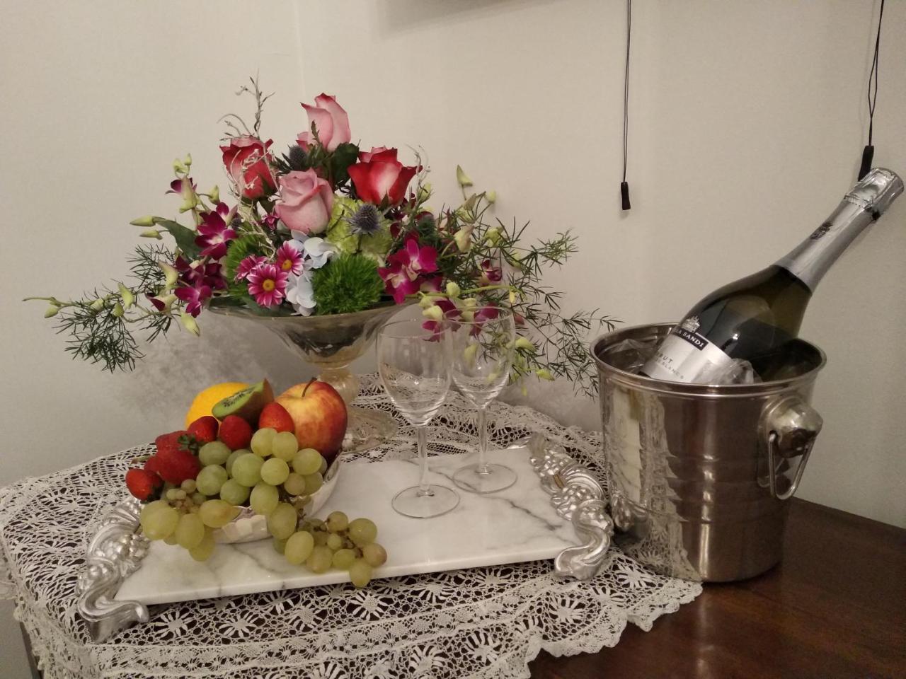 B&B "La Bottega D'Arte" Carrara Exterior photo