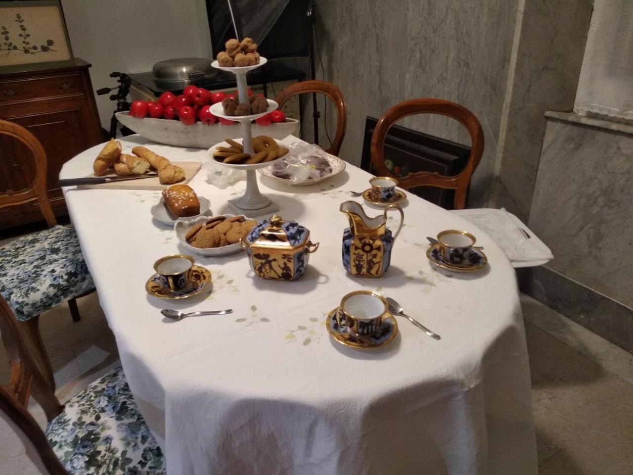 B&B "La Bottega D'Arte" Carrara Exterior photo