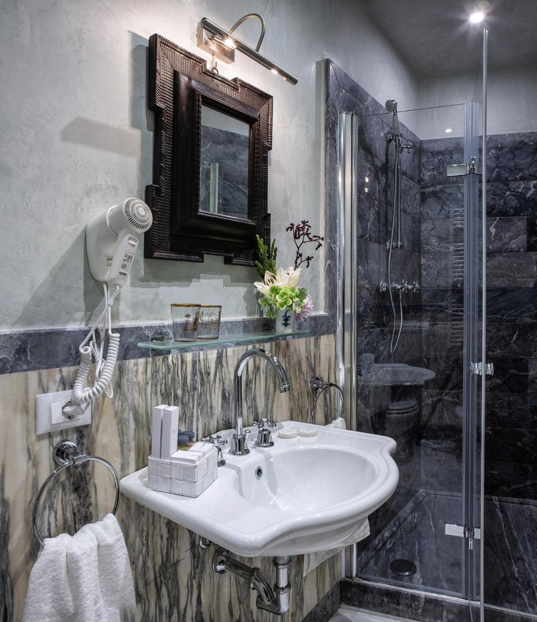 B&B "La Bottega D'Arte" Carrara Exterior photo